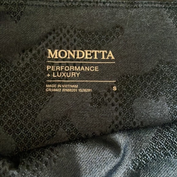 Mondetta Performance+Luxury Small Black Snake Skin Like Pattern Design Leggings - Picture 3 of 3